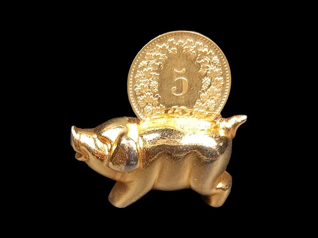 Figuren: Glücksbringer goldenes Metallschweinchen – Gebraucht aus Hünenberg von Restwert_Zug