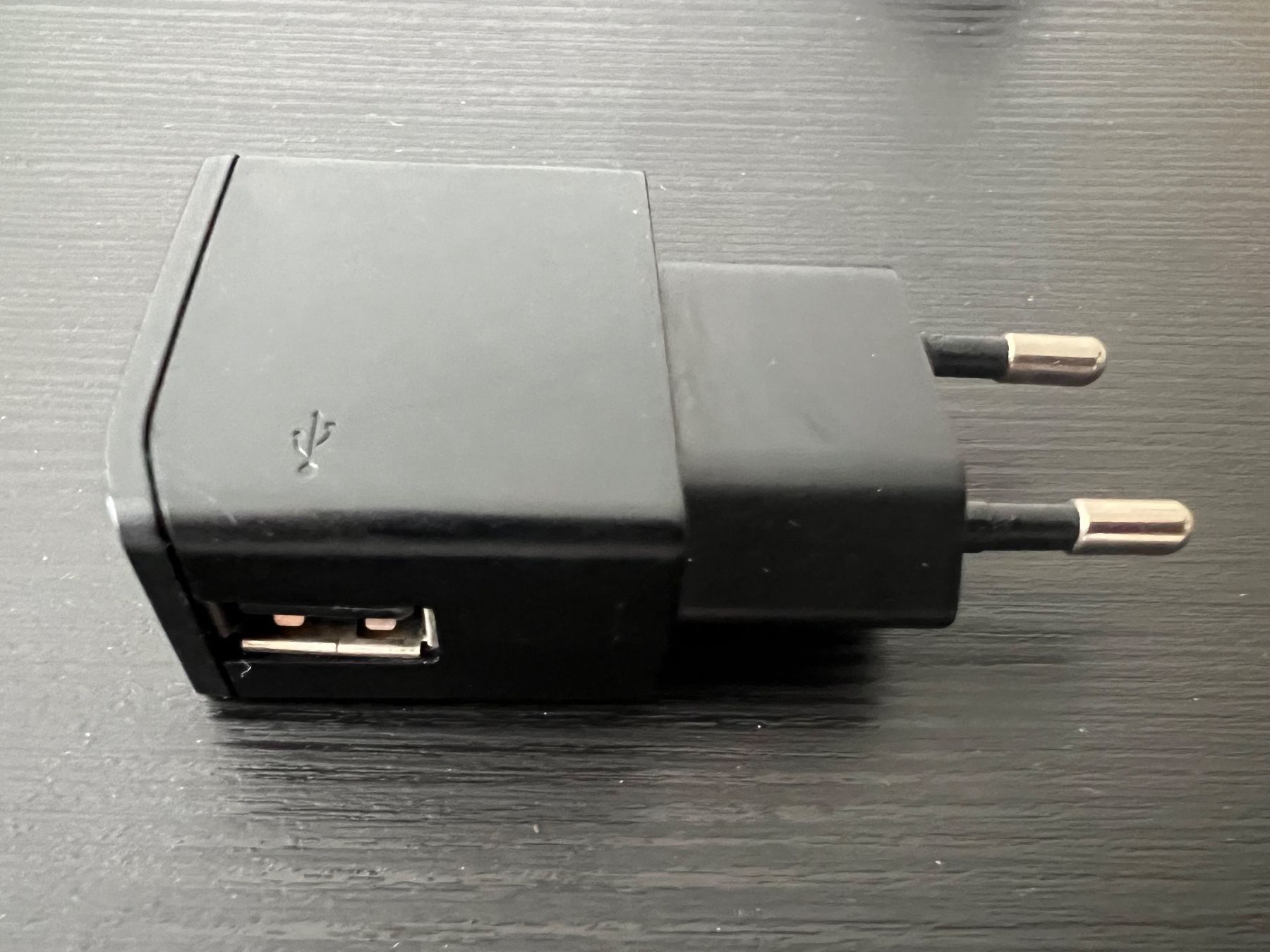 Laufwerke & Adapter: Netzteil mit USB-Anschluss Schwarz – Gebraucht aus La Chaux-de-Fonds von jacq_LaTsch0