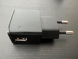 Netzteil mit USB-Anschluss Schwarz