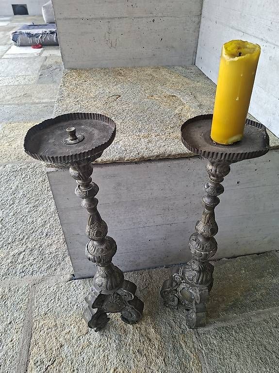 Portacandele: Candelabri antichi in metallo – Usato da Locarno venduto da Eolo78