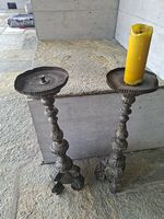 Candelabri antichi in metallo