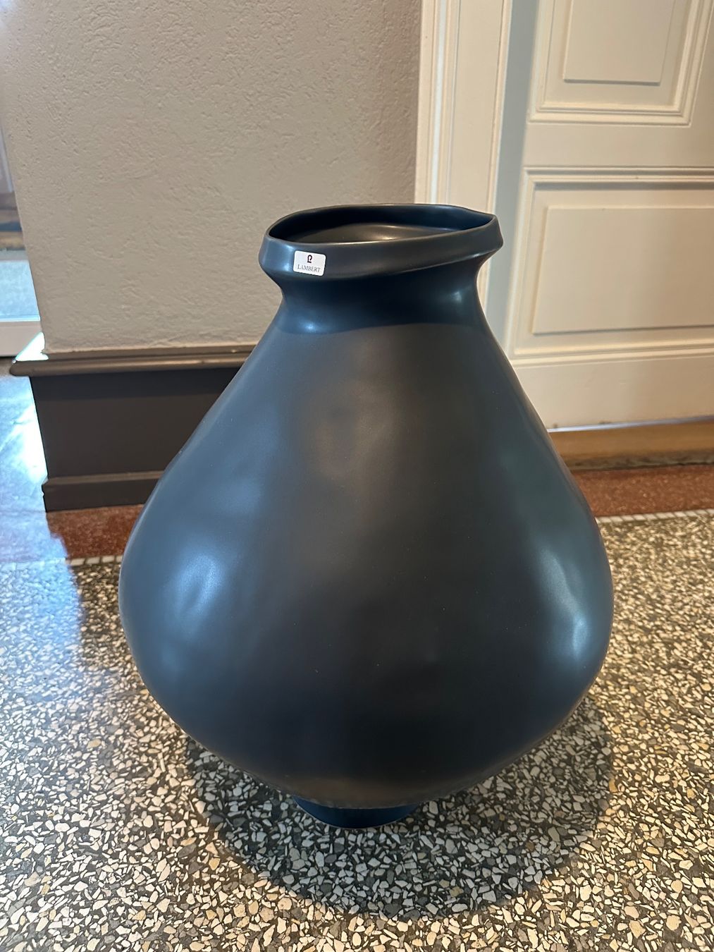 Lambert Vasi & Recipienti: Handgefertigte Vase von Lambert Neu – Nuovo (secondo la descrizione) da Frick venduto da Humbeli65