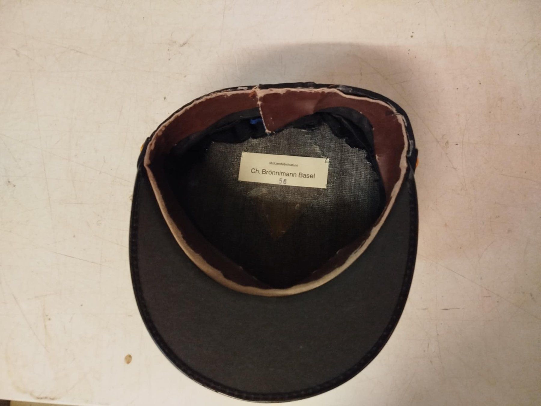 SBB/CFF/FFS Uniformi: Casquette de chemin de fer, – Usato da La Chaux-de-Fonds venduto da Emmaus2300CDF 7