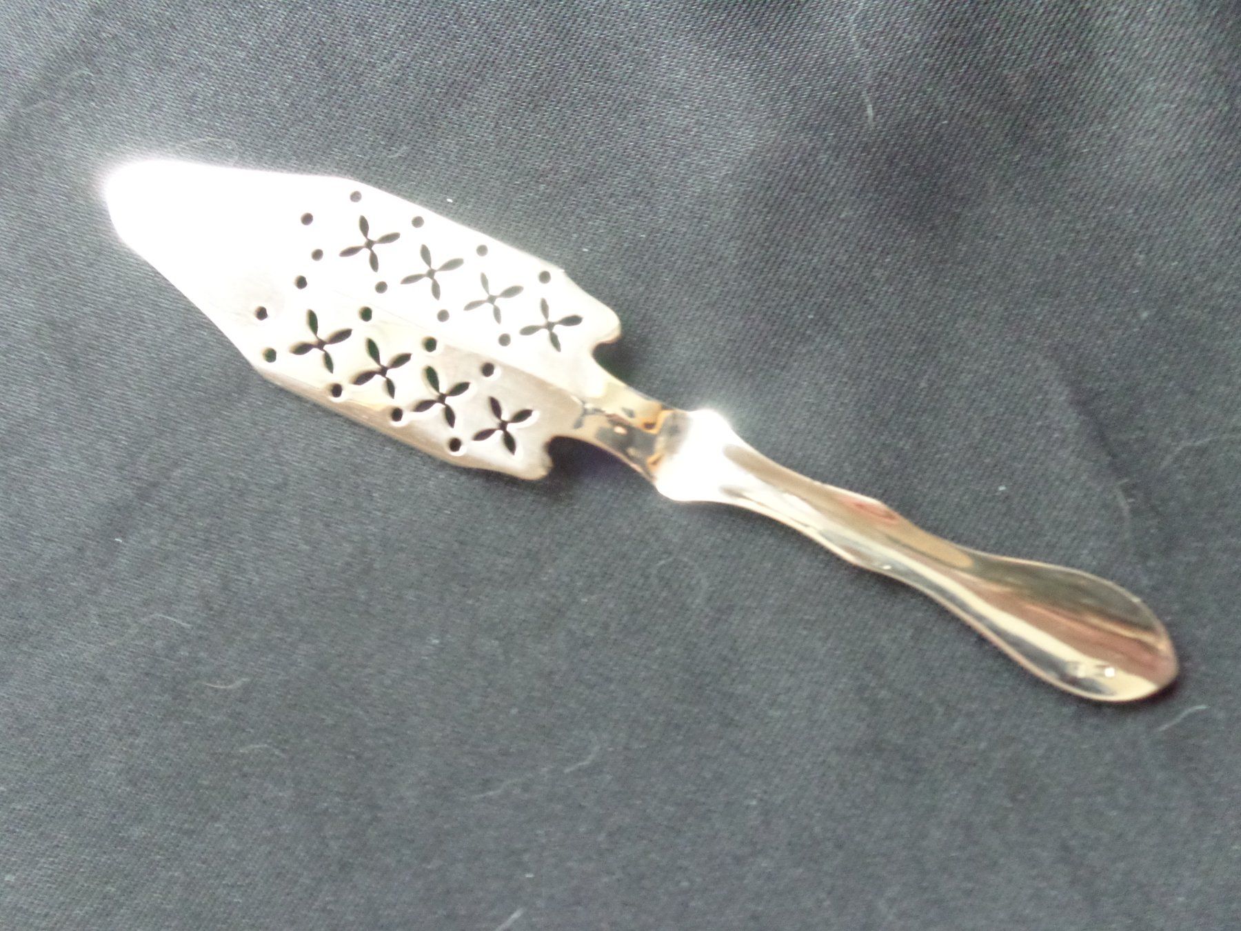 Set di posate: * TRES JOLIE OBJET EN ARGENT 800 COMME NEUF – Nuovo (secondo la descrizione) da Morges venduto da videcavegrenier