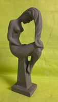 Sandstein Statue sitzende Frau 25cm