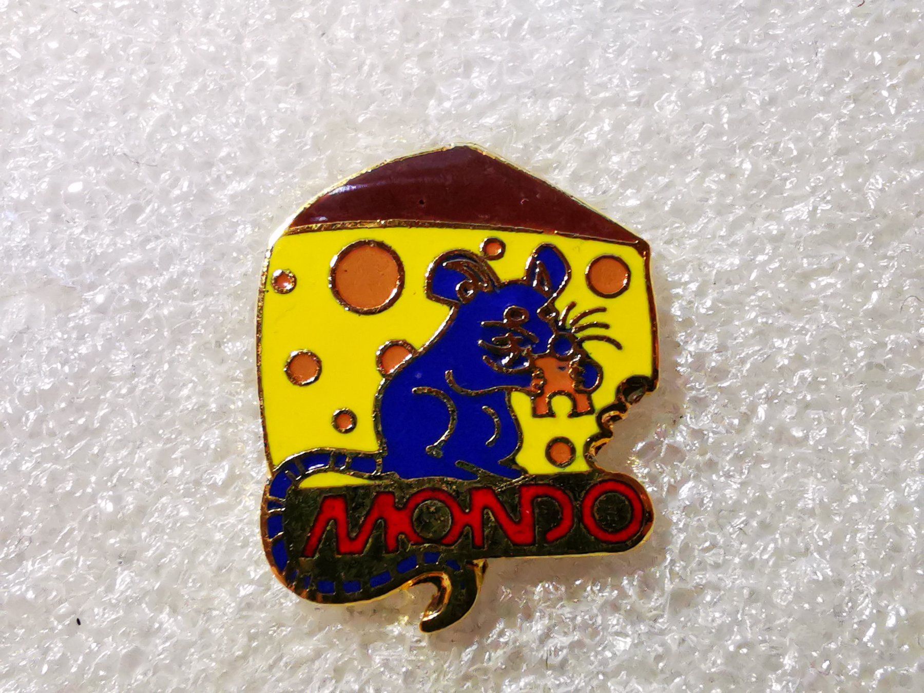Placchette & Badge: Ansteckpin 24: Mondo – Usato da Oppligen venduto da Pin-Fall-Shop