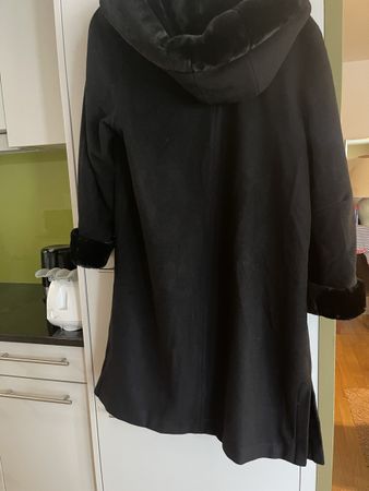 Mantel mit Kaputze aus 80% feine Schurwolle