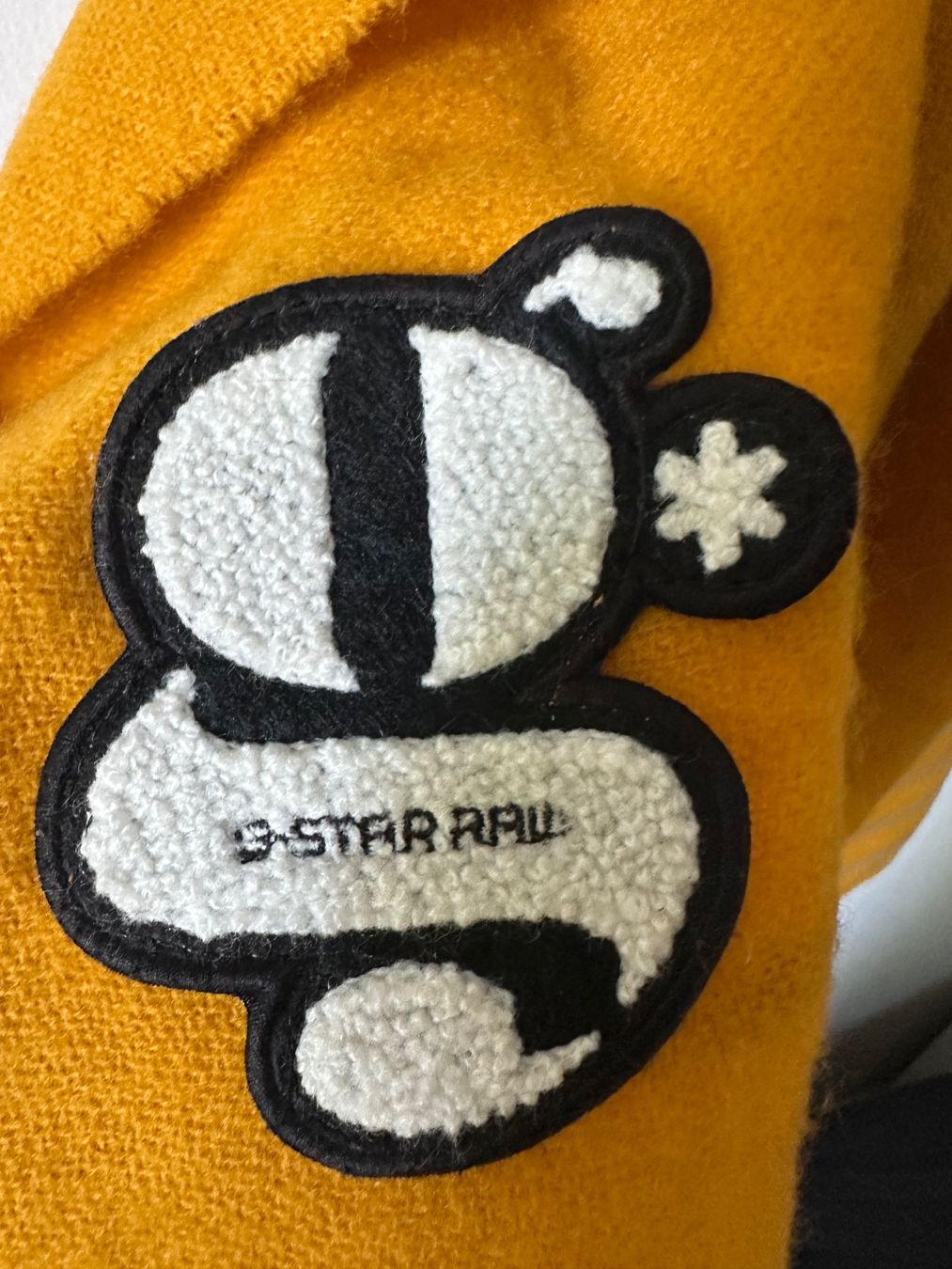 G-Star Foulard & Sciarpe: G-Star RAW Schal in Ockergelb mit Muster – Usato da Zürich venduto da ninayntema 1