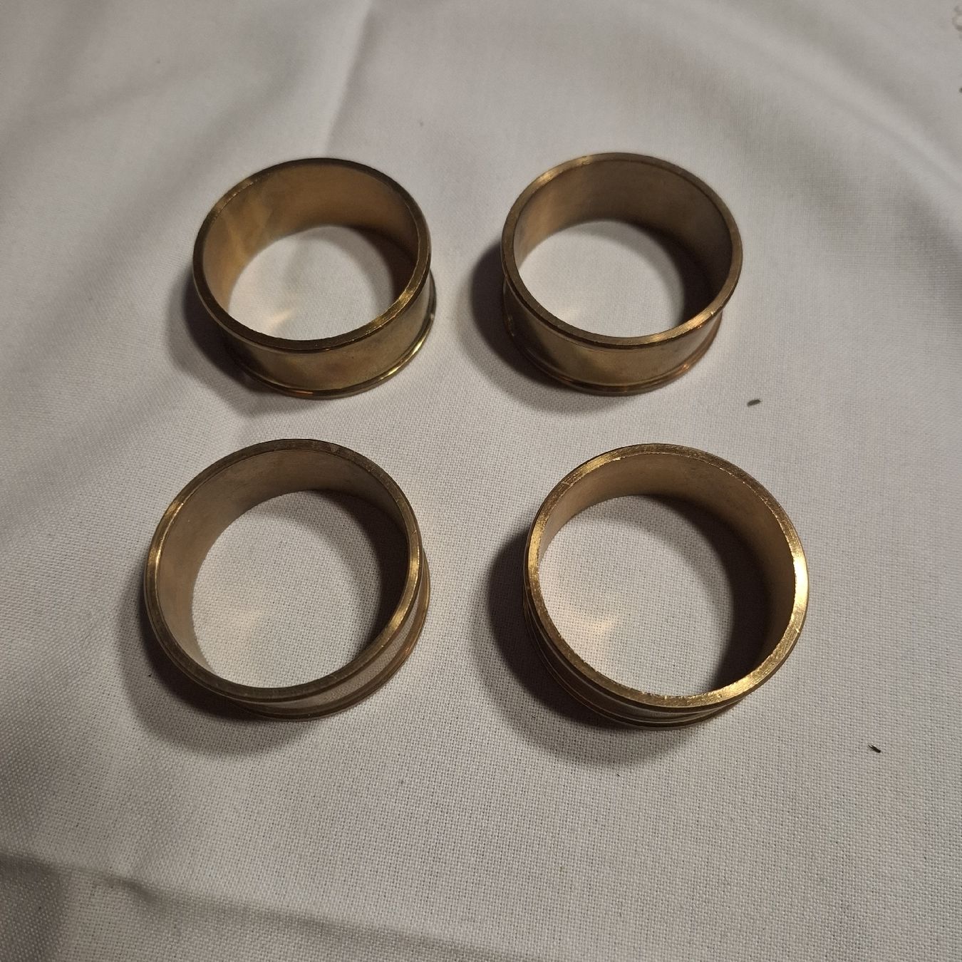 Supporti a parete: 4 Bronze Servietten Halter – Usato da Nürensdorf venduto da DANG3REUX