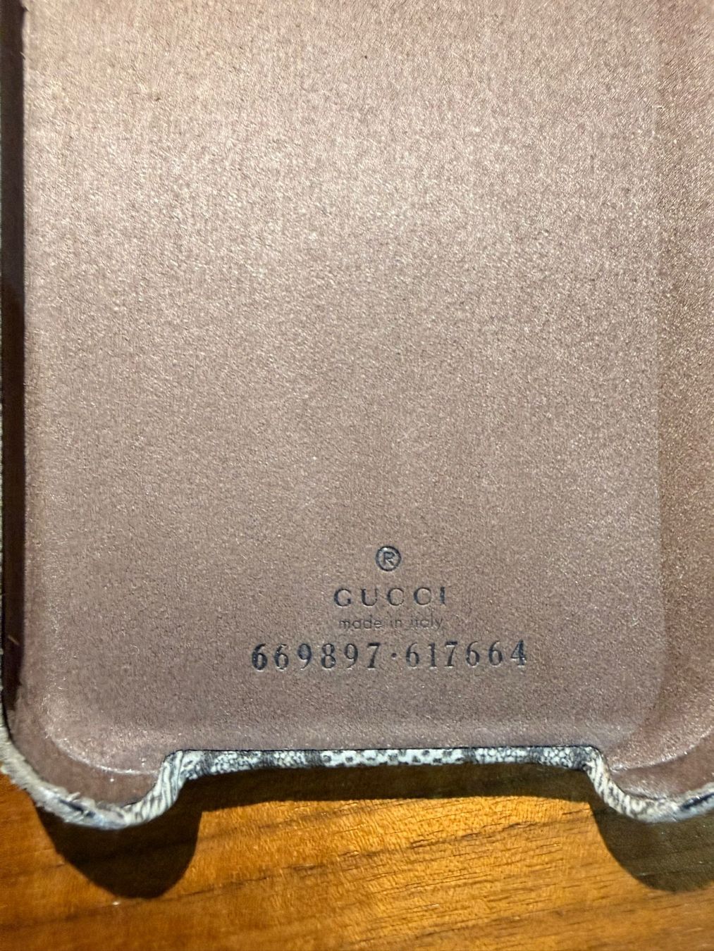 Apple Telefoni cellulari / Smartphones: Gucci iPhone 12 / 12 Pro Handyhülle mit Kartenfach – Usato da Zunzgen venduto da Fleksi 4