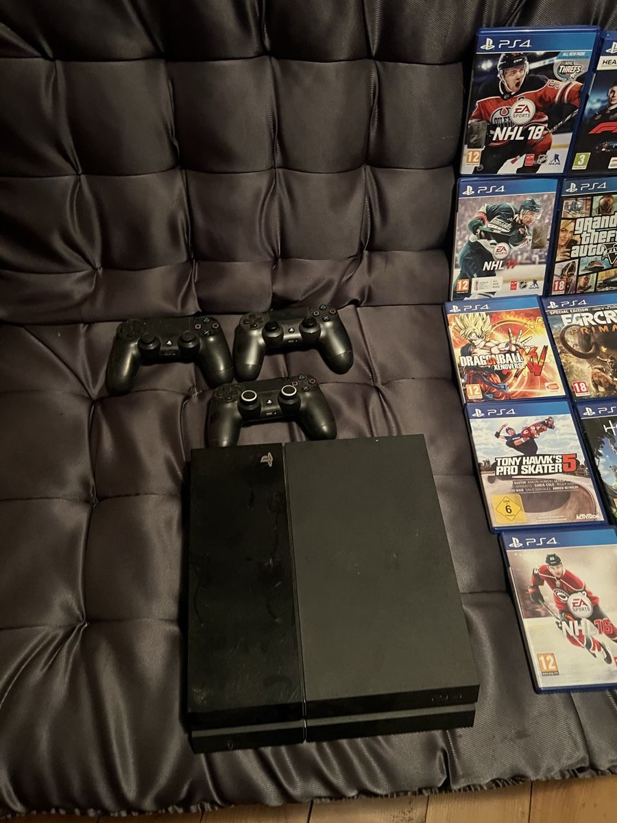 Sony Consoles: PS 4, 3 Controller, 30 Spiele Sammlung – D'occasion à Lüchingen par Gmueni 1