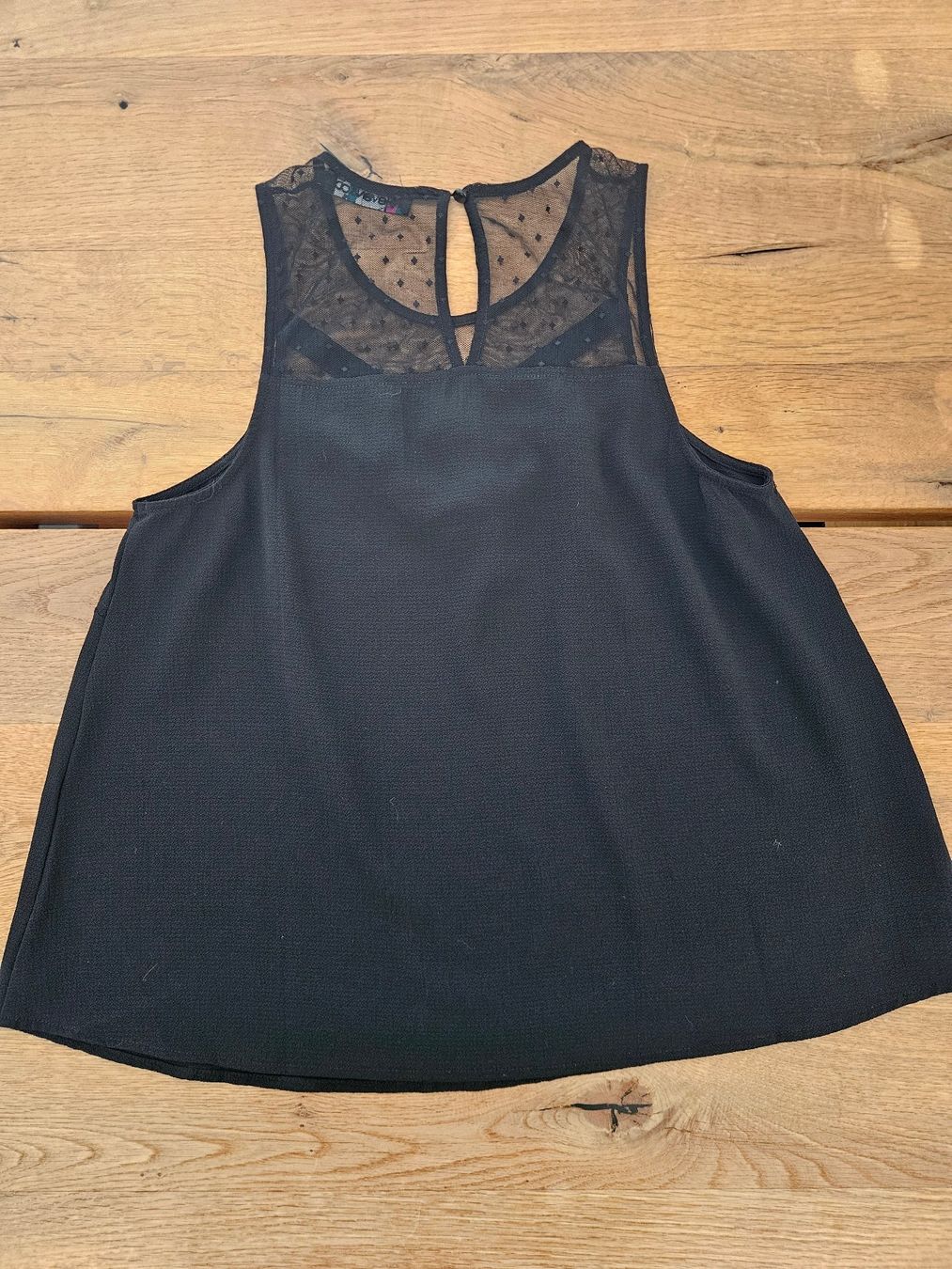 Tops: Schwarzes Tanktop mit süssen Details, Gr. M – D'occasion à Liestal par corneb 2