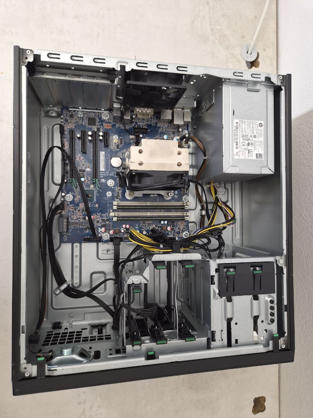 Hewlett Packard PC: HP Z240 Workstation, Intel Xeon E3-1245 V5, 8GB Ram – Usato da SCHAFFHAUSEN venduto da Atami99 6