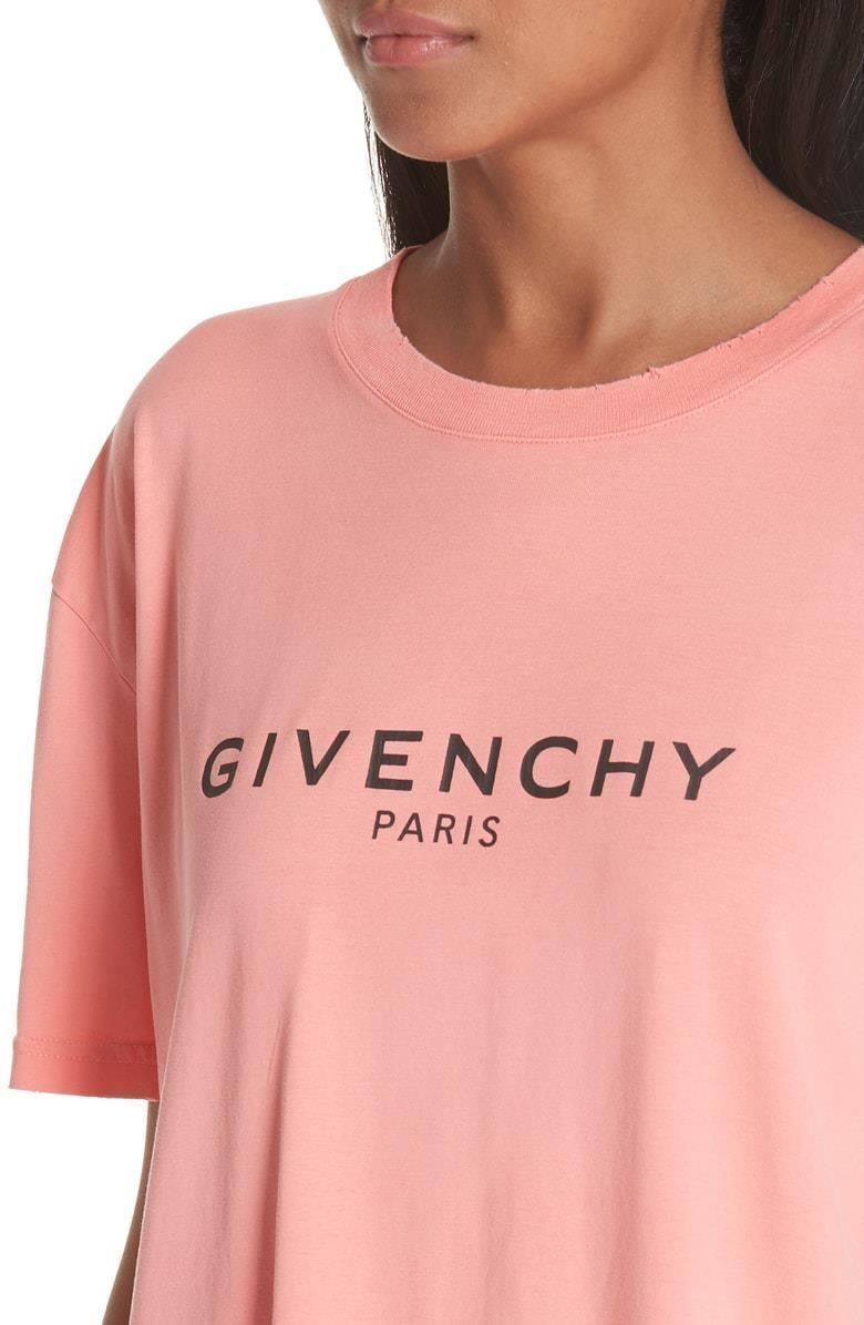 Givenchy T-shirt: GIVENCHY Logo T-Shirt - Coral Gross S – Nuovo e nell'imballaggio originale da Cham venduto da Trendy_Outlet 2
