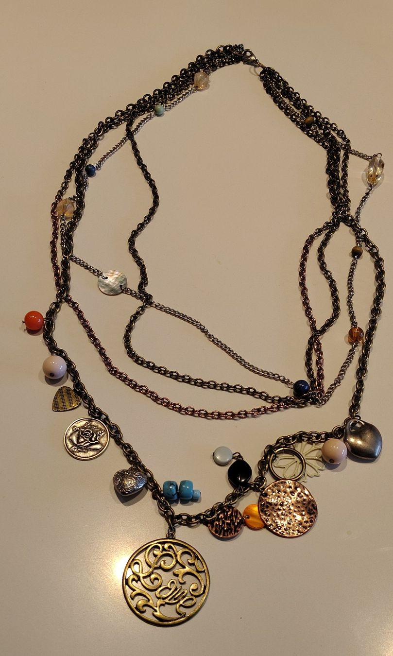 Ketten: Collier fantaisie multi-rangs avec breloques – Gebraucht aus Puidoux von Sophia70