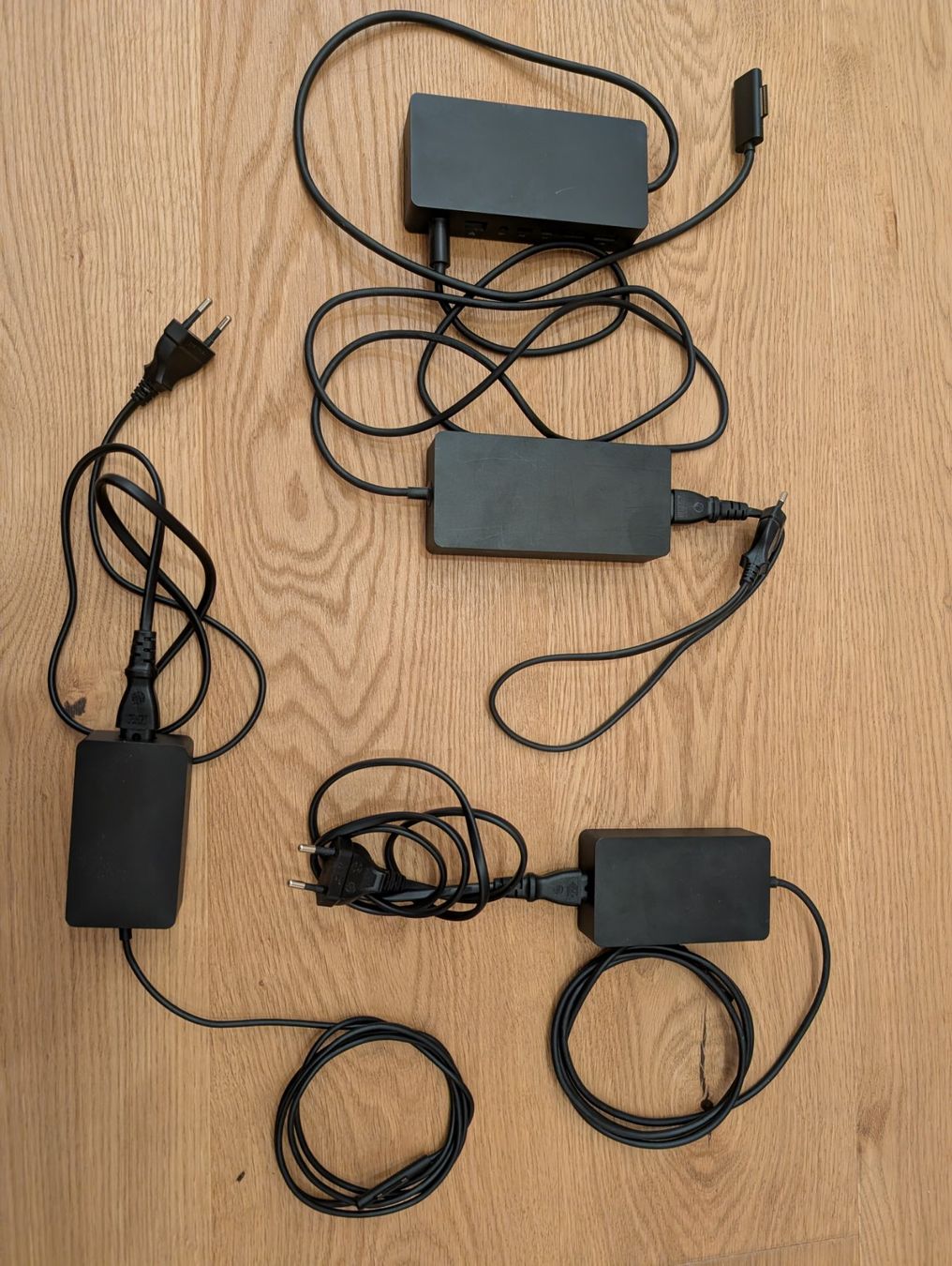 Microsoft Dockingstation: Microsoft Surface Dock + 2 Ladegeräte für Surface Pro7 – Gebraucht aus Aadorf von mr_running 4