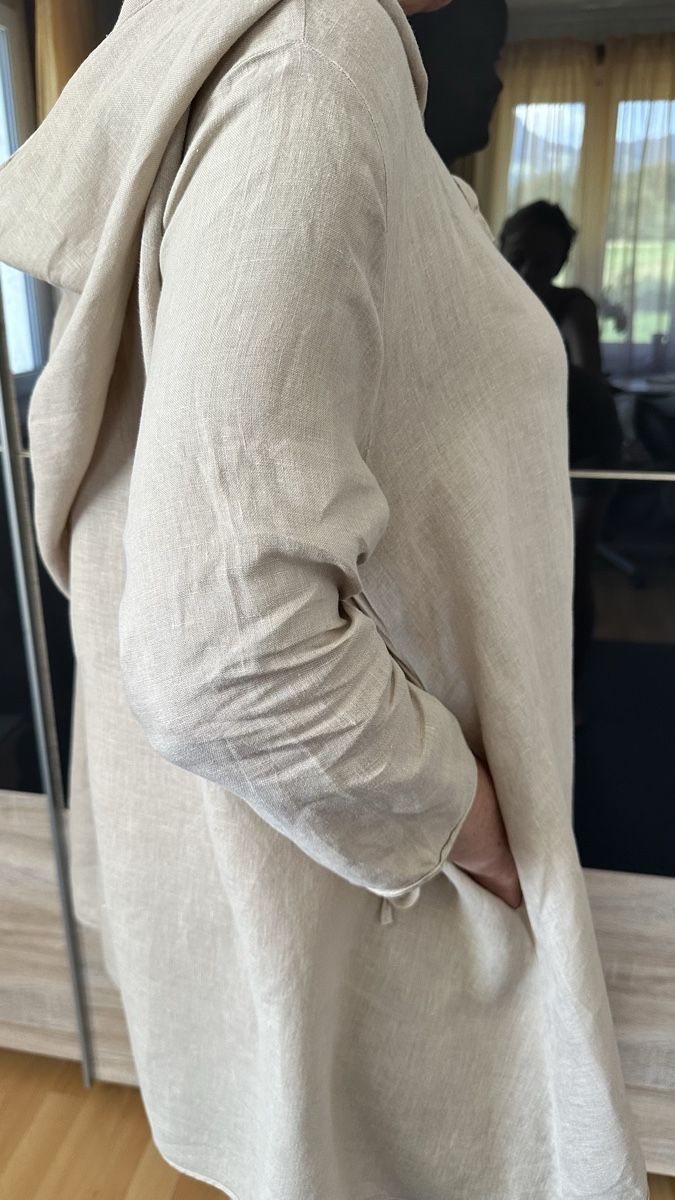 Top: Veste zippée en lin avec capuche taille M/L  – Usato da Vuippens venduto da ale_6gkb 1
