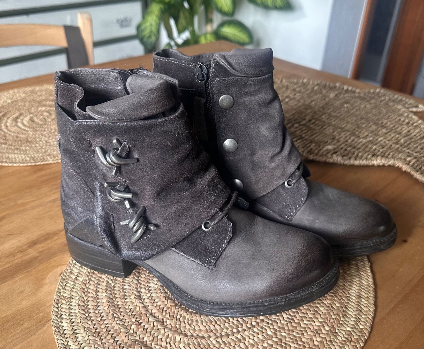 Scarpe da donna: Stylische Lederboots von Best Gr. 37 – Usato da Muri AG venduto da Shoshana5
