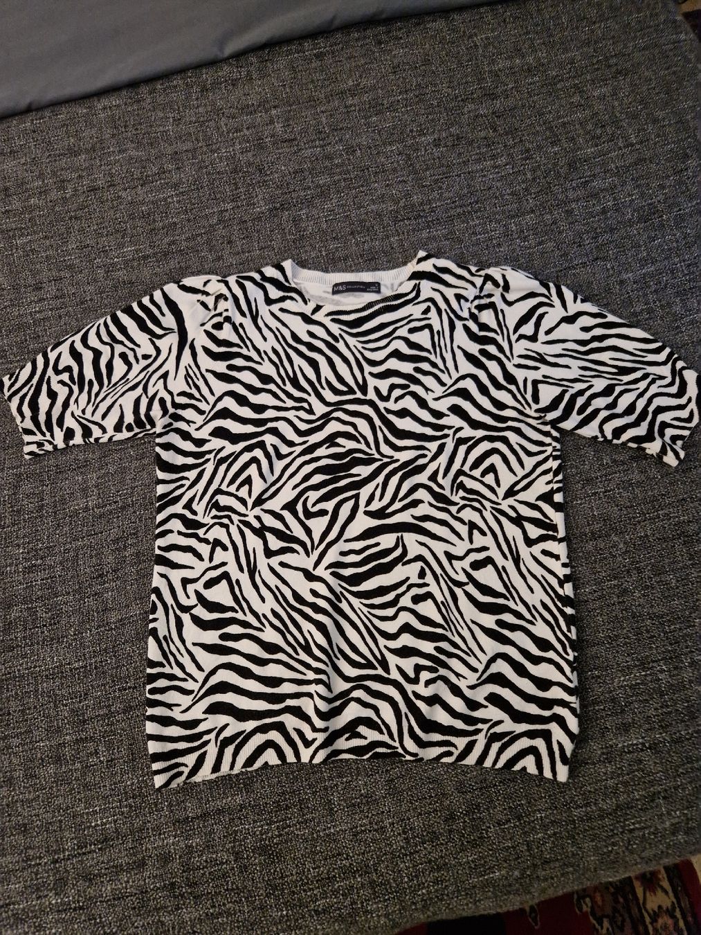 Tops: Kurzarmpullover Zebra Size 12 (40) – Gebraucht aus Fislisbach von mka_km8f