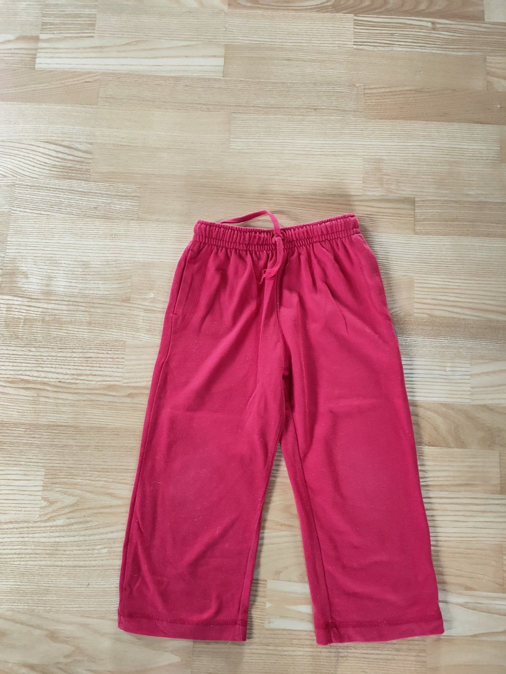 Switcher Pantaloni: Trainerhose Switcher Grösse 104 Farbe rot – Usato da Ins venduto da variable