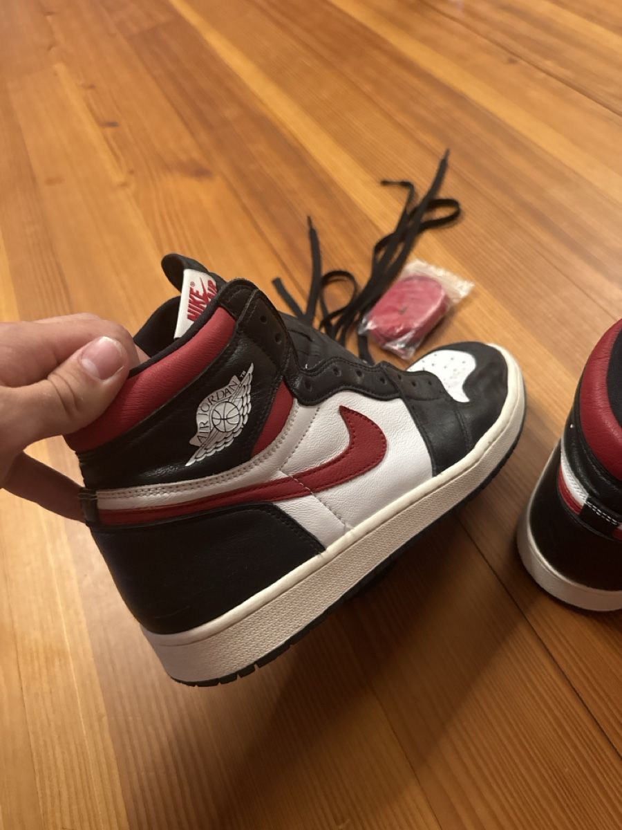 Jordan Scarpe da uomo: Nike Air Jordan 1 High Schwarz Rot  – Usato da Waltalingen venduto da Srf123 1
