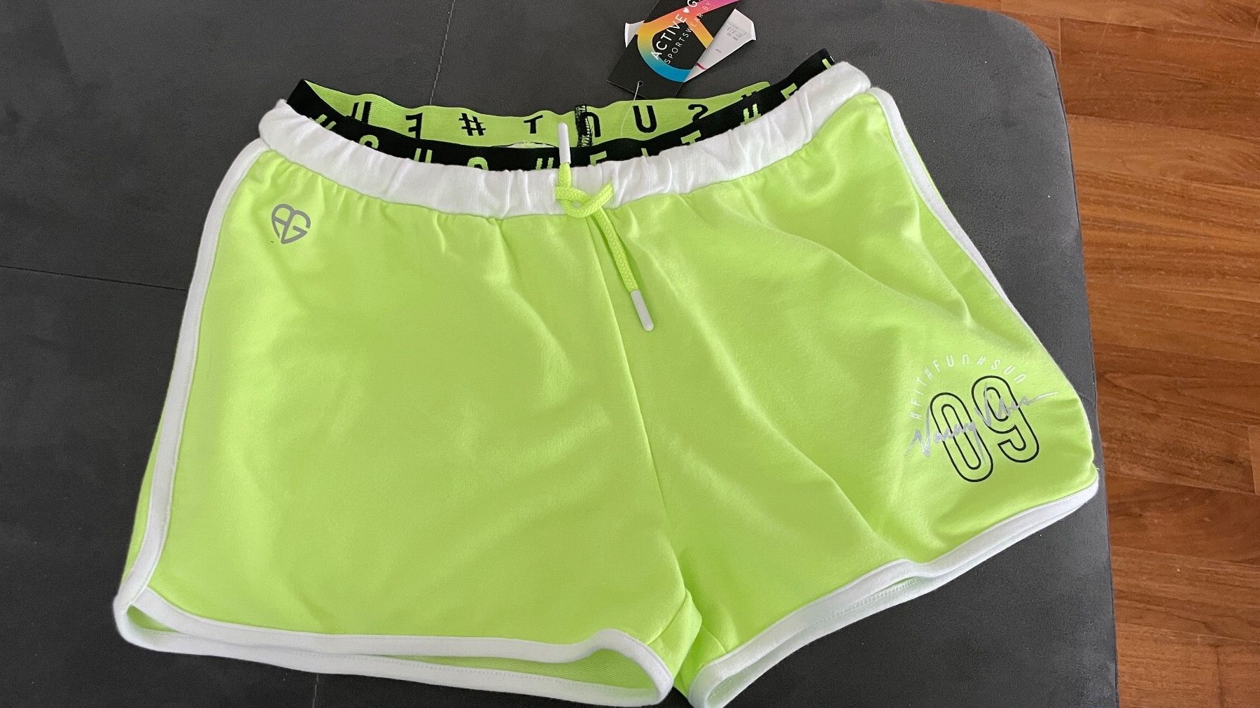 Hosen: Kurze Hosen Grösse 176 – Neu (gemäss Beschreibung) aus Neuenkirch von balani