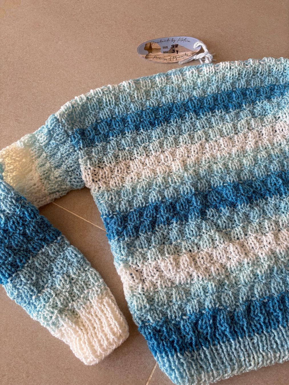 Pulls et sweat-shirts: Kinder Pullover gestrickt Grösse 98 neu blau Handmade – Neuf avec emballage d'origine à Basel par Tierschutz-Flohmi 1