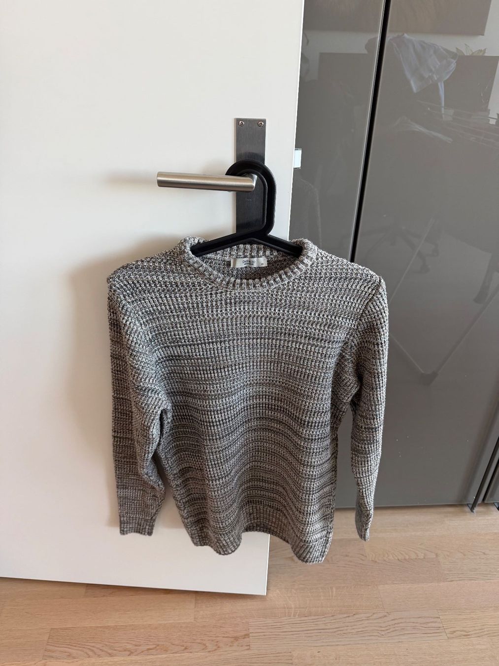 Pulls & Sweat-shirts: DeFacto Herren Pullover Grösse XS – D'occasion à Pratteln par sponiin