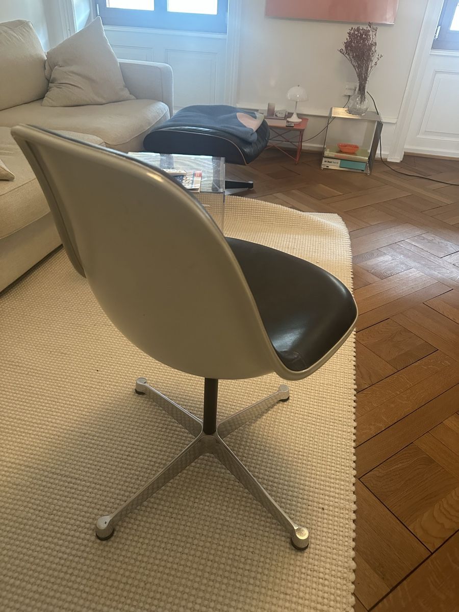 Vitra Sedie: Vitra Eames leather side chair - Einzelstück aus den 70er – Usato da Basel venduto da and__1 3