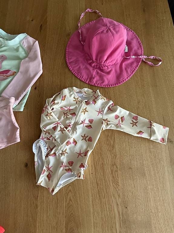 Kleiderpakete & -sets: Badekleidung Set Mädchen Grösse 74/80 – Gebraucht aus Lüterkofen von GiCa_ 1