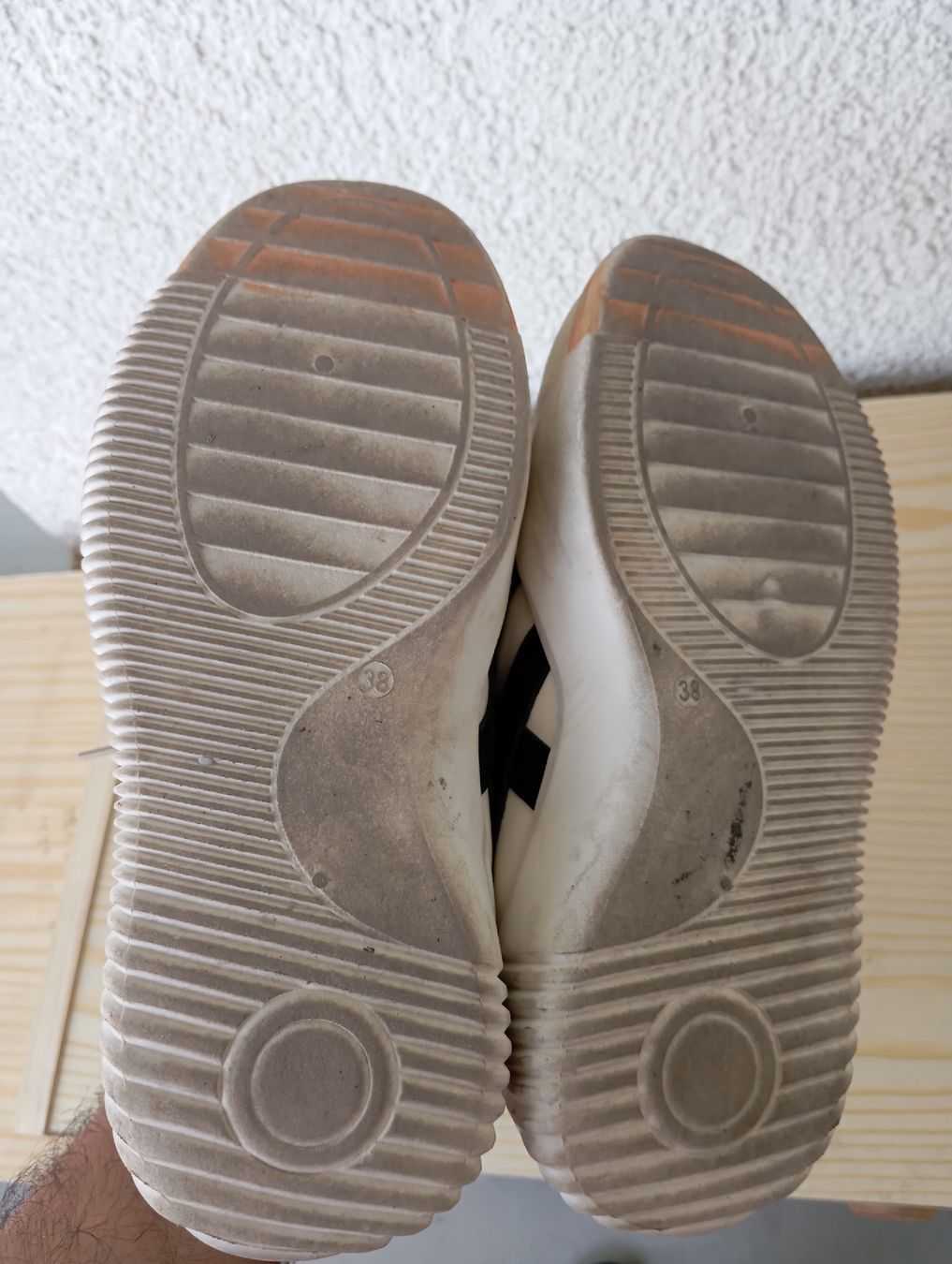 Scarpe da uomo: Sportschuhe 38 – Usato da Winterthur venduto da Emrh 2
