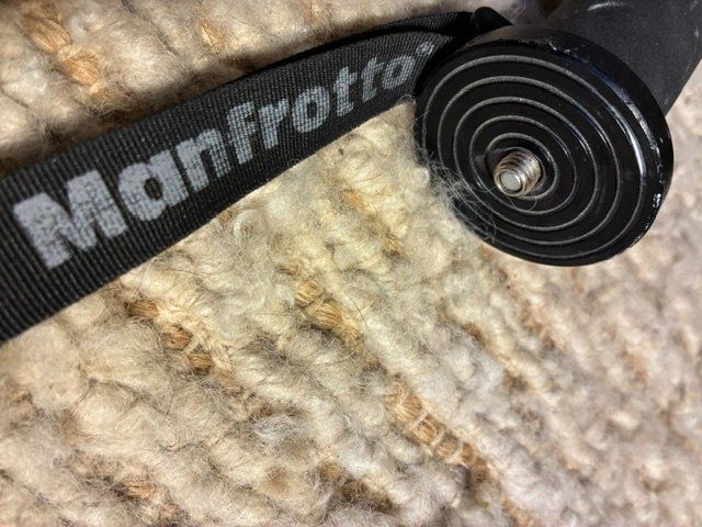 Manfrotto Treppiedi & Teste: Manfrotto - monopied – Usato da Fribourg venduto da Tirgel 2