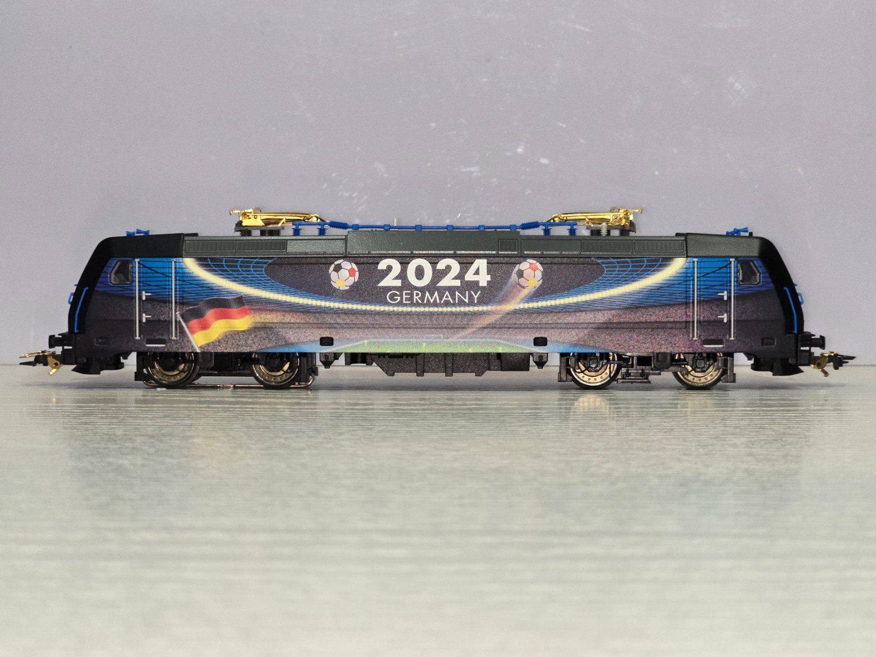 Märklin Modelleisenbahnen: Märklin 36649, DB, Br 185.2, WM 2024, Germany, MFX Sound – Neu (gemäss Beschreibung) aus Kloten von Nicola2 3