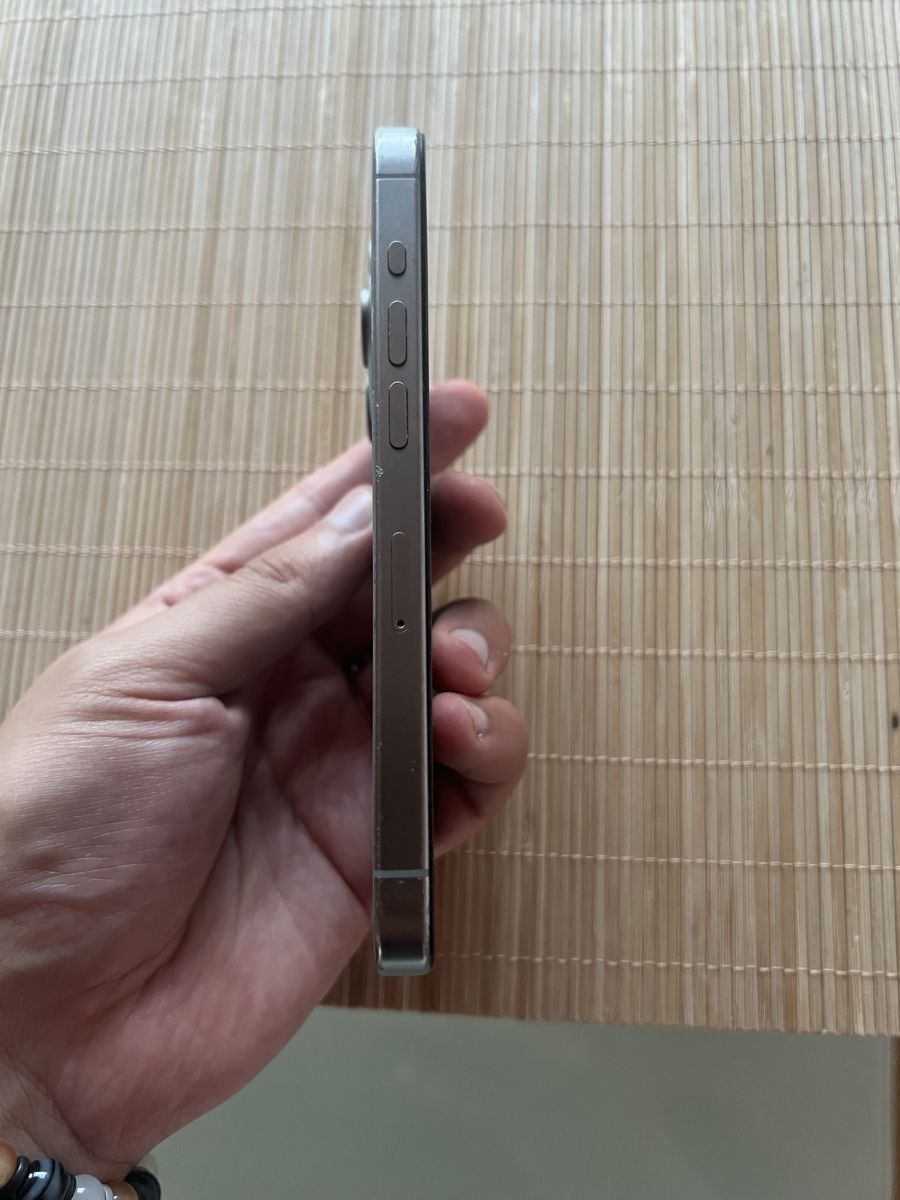 Apple Telefoni cellulari / Smartphones: iPhone 15 pro 128gb ab 1.- DEFETK – Difettoso da Zürich venduto da Yoni_to 2