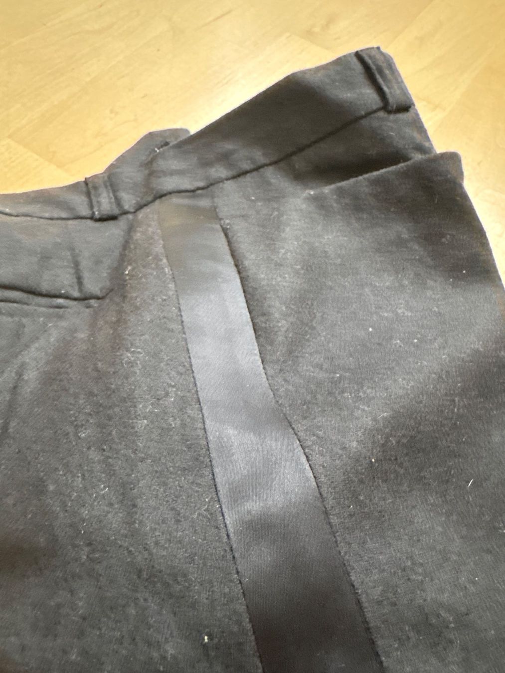 Pantaloni: JOSEPH Wool trousers with satin stripe on the side – Usato da Winterthur venduto da Emma0312