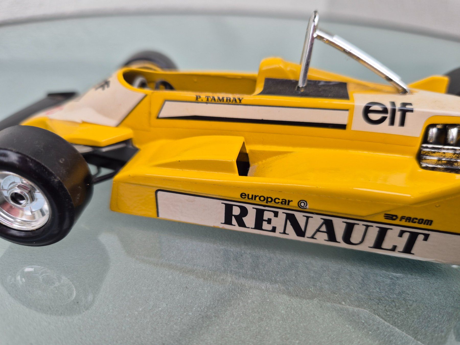Renault Modellini d'auto: Renault Re 32 Patrick Tambay von Burago. – Usato da Oberbuchsiten venduto da laffite54 1