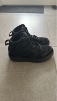 Baskets Nike montantes noires taille 27.5
