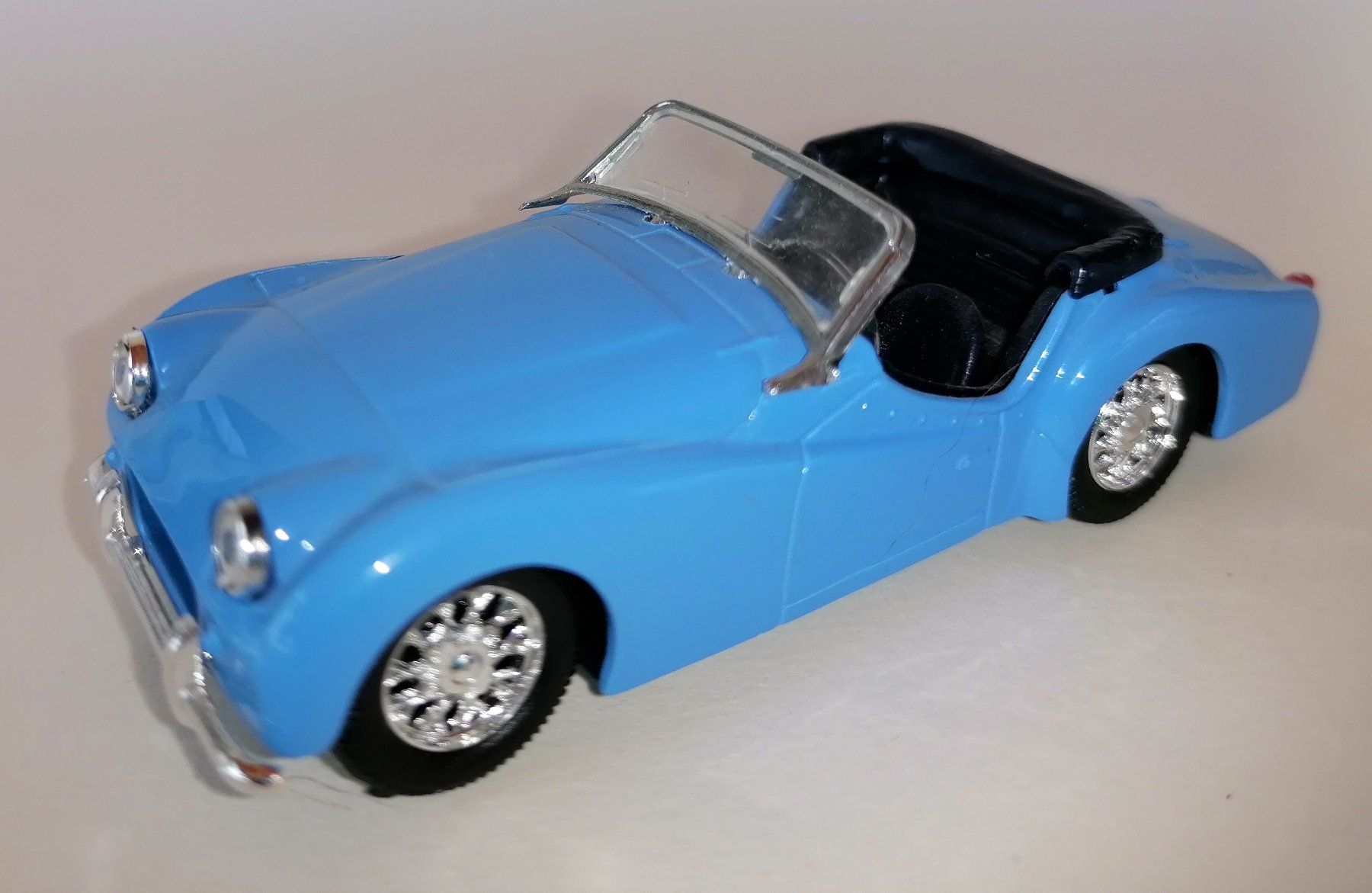 Vitesse Modellautos: Vitesse 1:43 Triumph TR 3 – Neu (gemäss Beschreibung) aus Löhningen von wit_zcl6