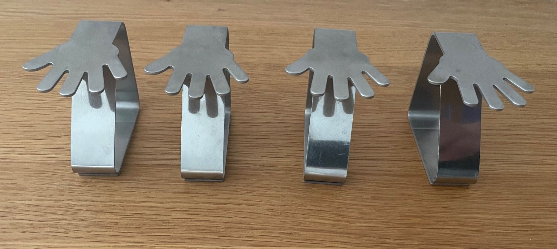 Wandhalterungen: 4 Tischtuchhalter – Gebraucht aus Eglisau von felix_ch