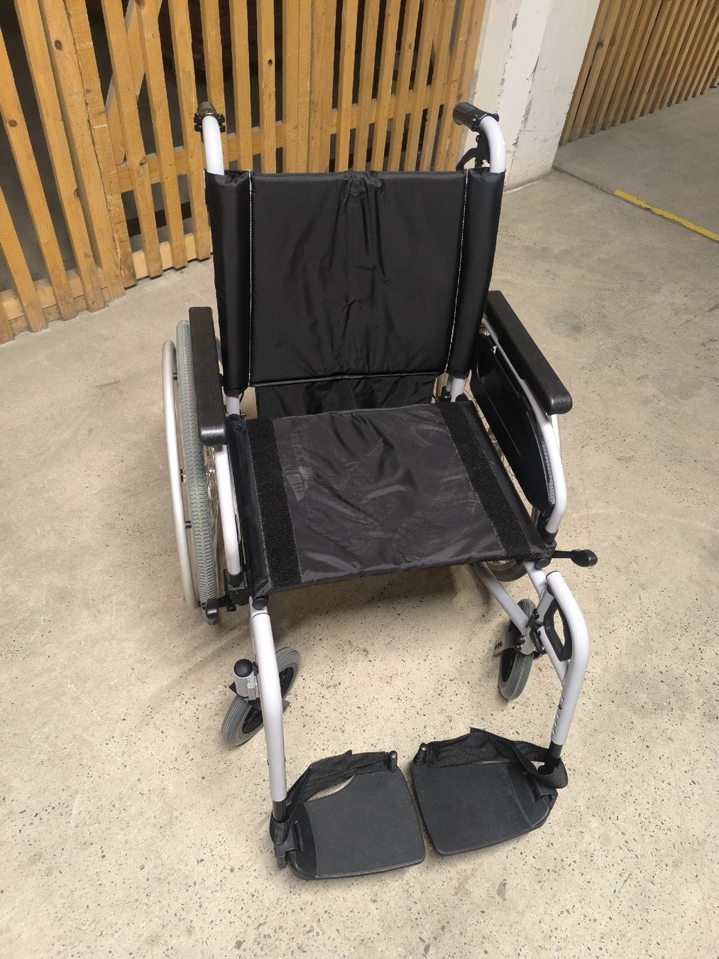 Sedie a rotelle: Rollstuhl Sitzbreite 49 cm – Usato da Allschwil venduto da BezoBezo 3