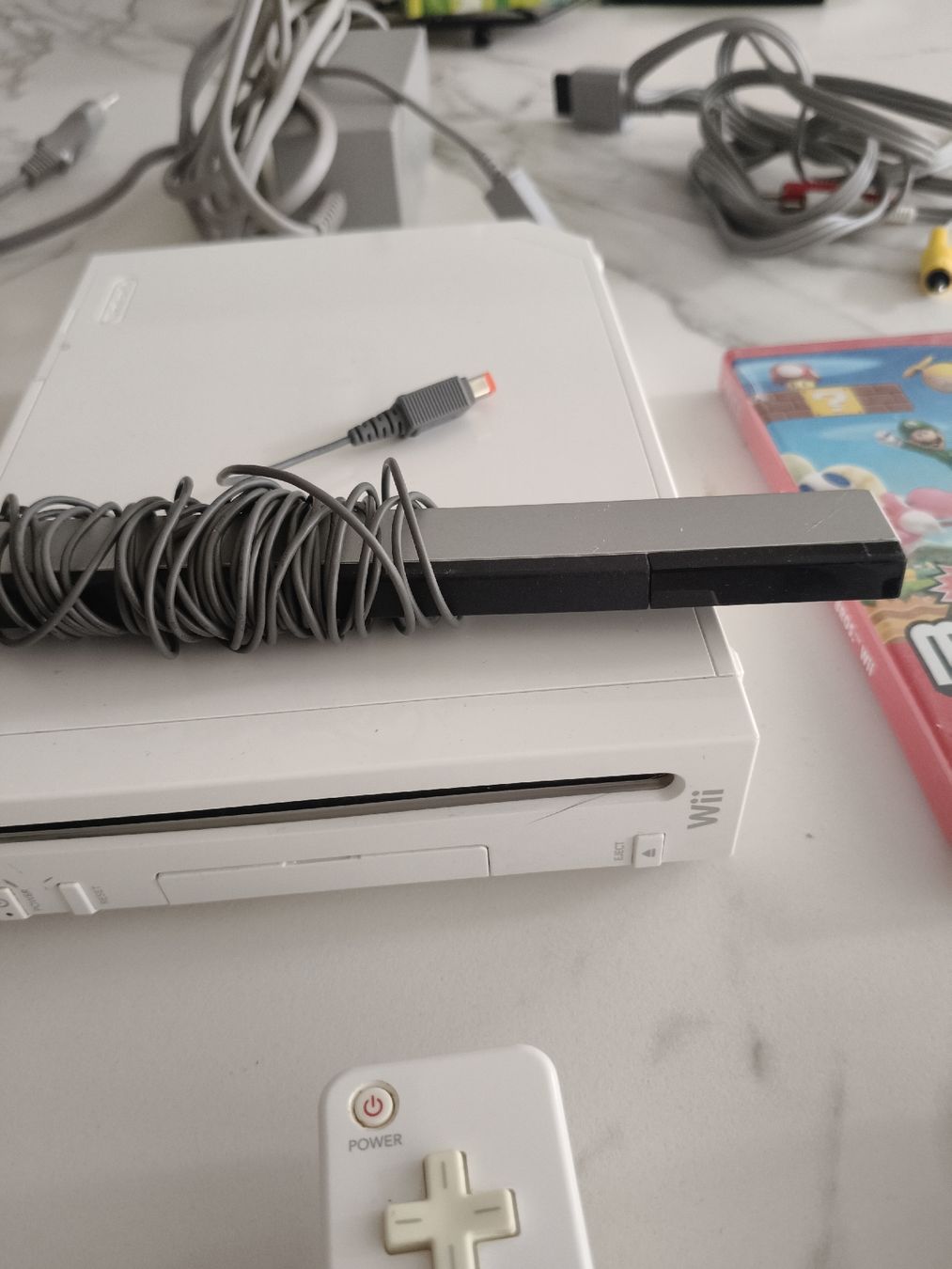 Nintendo Console: Nintendo Wii Konsole und 2 Controller Top mit Super mario – Usato da Oensingen venduto da ece_8k7q 1