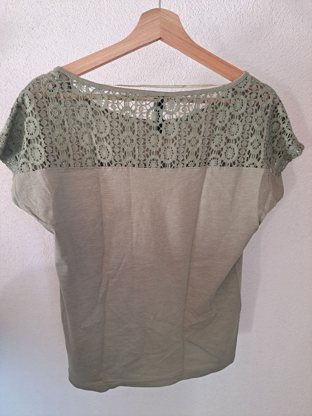 T-shirt: T-Shirt in olivgrün – Usato da Schaffhausen venduto da xJuliax 1