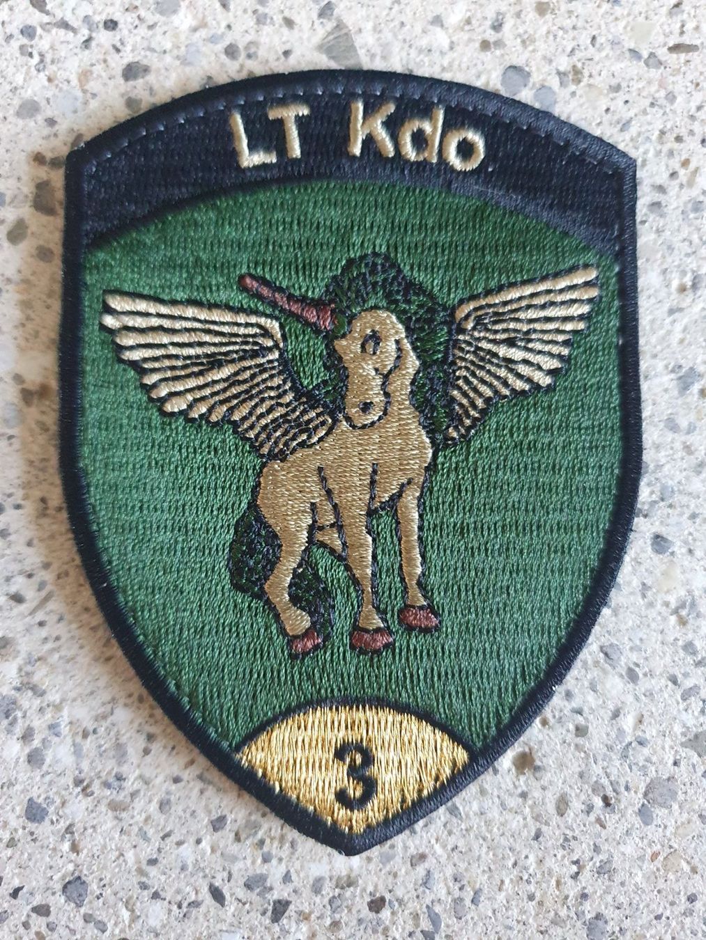Plaketten & Abzeichen: Badge Luftwaffe Kdo 3 gold mit klett – Neu und originalverpackt aus Riedholz von fr_sIruP