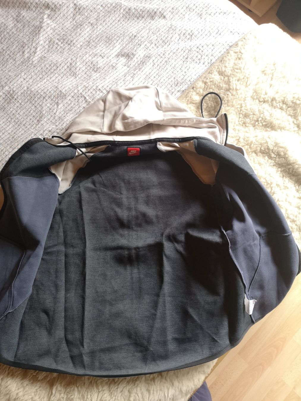 Nike Giacche: Veste à capuche Nike Tech Fleece, taille M – Usato da Leysin venduto da Jollybubble 2