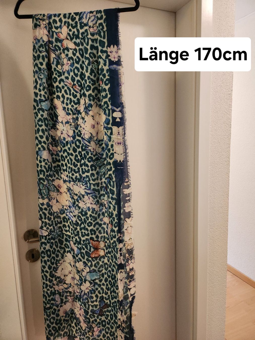 Guess Foulards, Tücher & Schals: Guess Schal – Gebraucht aus Kefikon TG von Livline 2