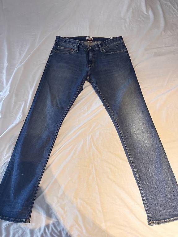 Jeans: Blaue Jeans Tommy Hilfiger – Usato da Regensdorf venduto da Jazmyn307