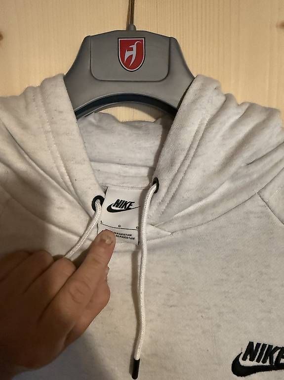 Maglioni & Felpe: Nike Hoodie  Grösse L – Usato da Saas im Prättigau venduto da jasna118 1