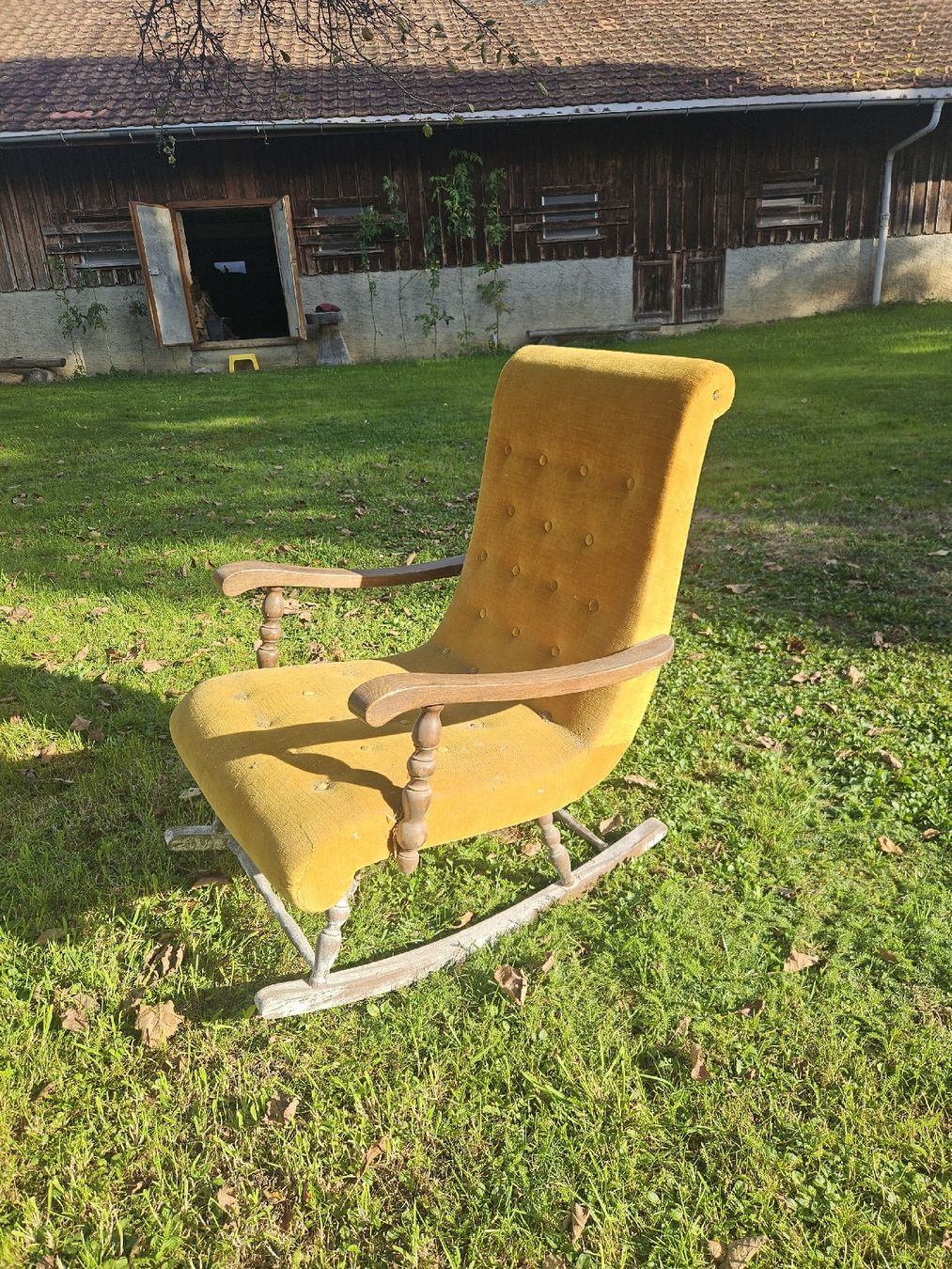 Fauteuils: Alter Schaukelstuhl – D'occasion à Gommiswald par cyr_zw59