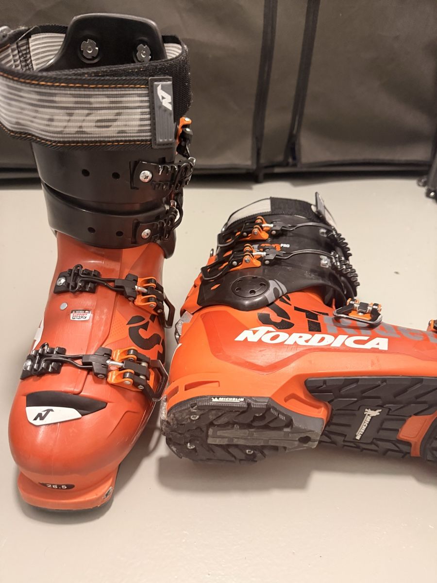 Nordica Scarpe da uomo: Chaussures de ski ( sans Chausson) – Usato da Delémont venduto da hel_hjw9 2