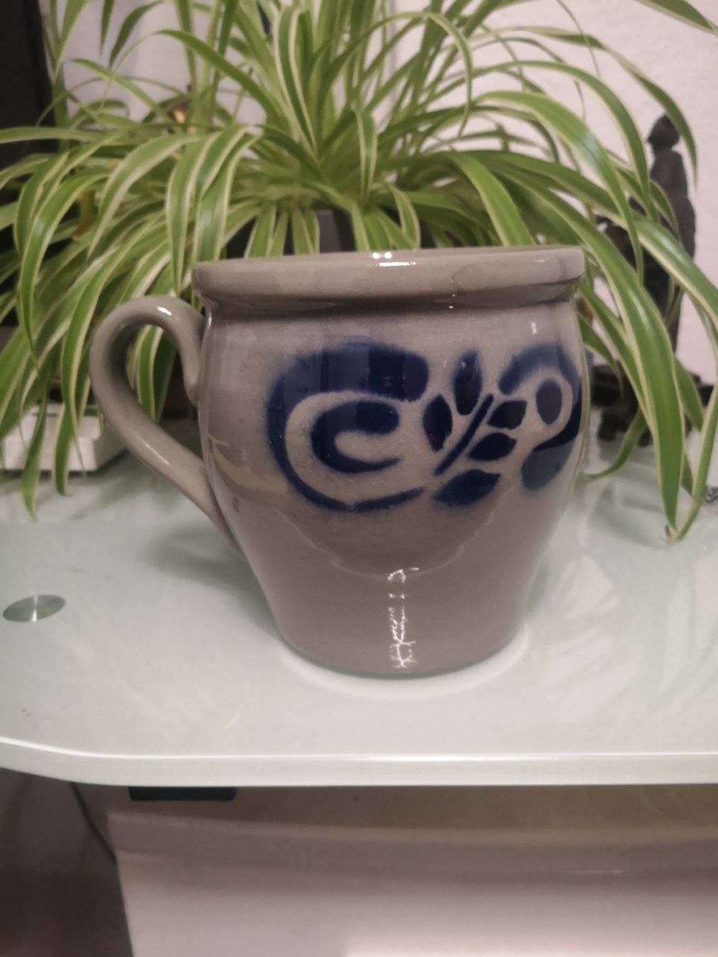 Pentole: Rustikaler Keramik Krug mit blauem Muster – Usato da Belp venduto da mar_76s8 2